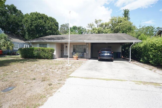 Building Photo - 207 N Gomez Ave