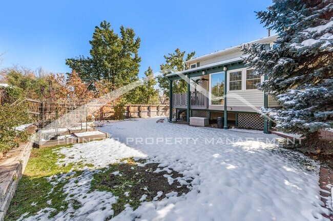 Building Photo - Beautiful Home with Fenced Back Yard and Cozy Fireplace