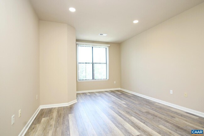 Building Photo - 745 Walker Square