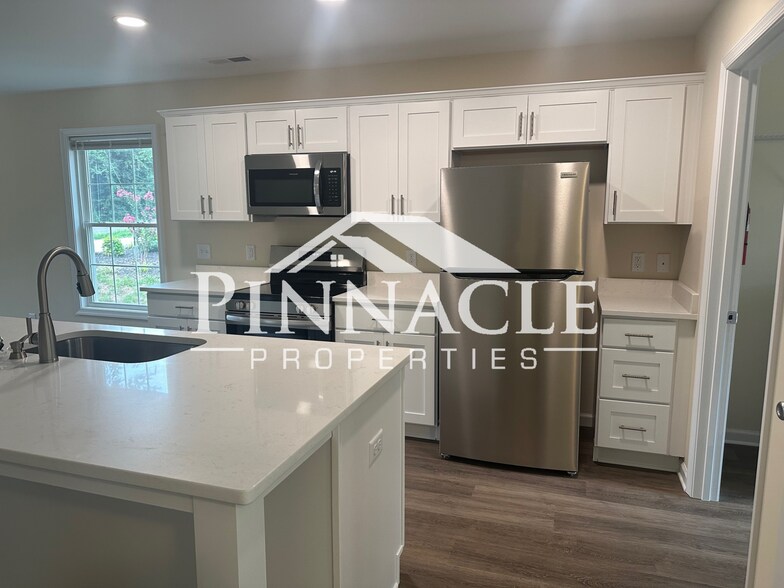 Building Photo - 217 Munford St