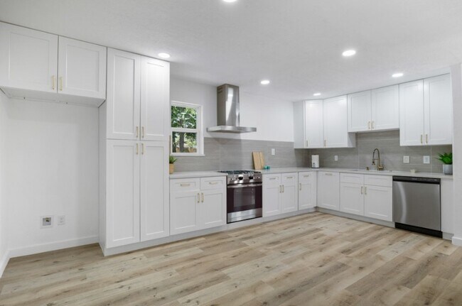Building Photo - 3906 Simsbrook Dr