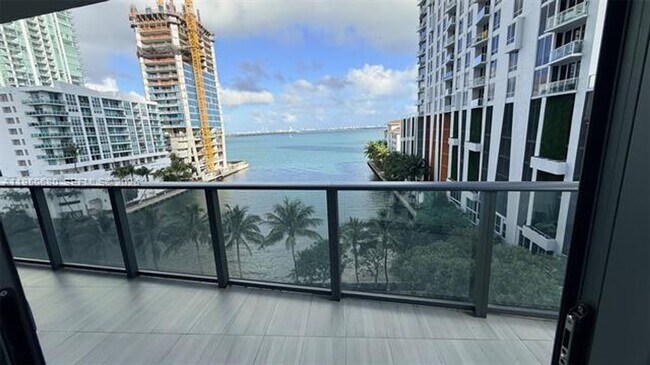 Building Photo - 460 NE 28th St