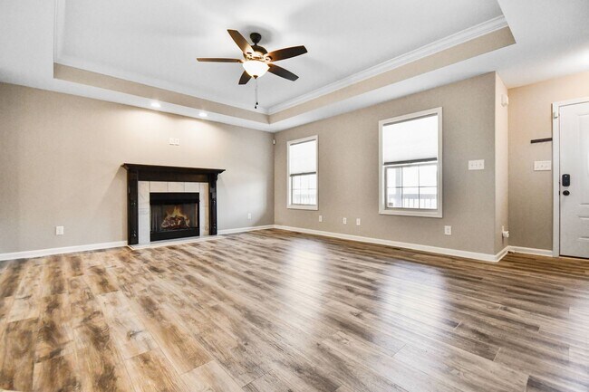Building Photo - Pet Friendly Three Bedroom with Bonus!