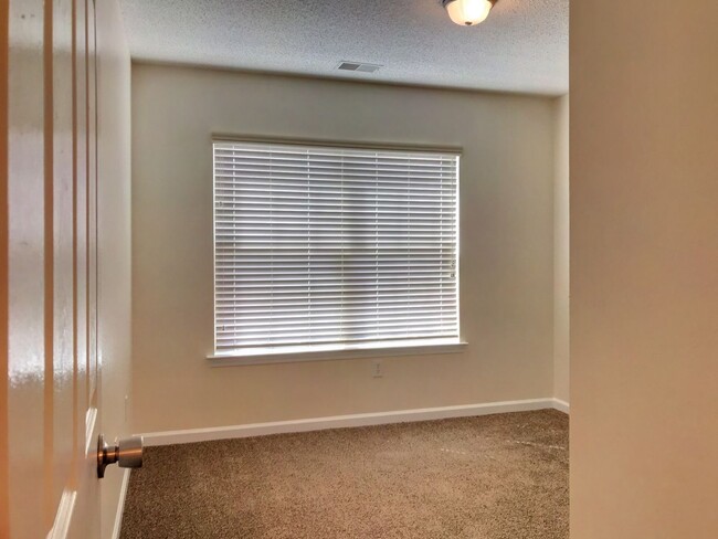 Building Photo - 765 Canyon Oak Loop