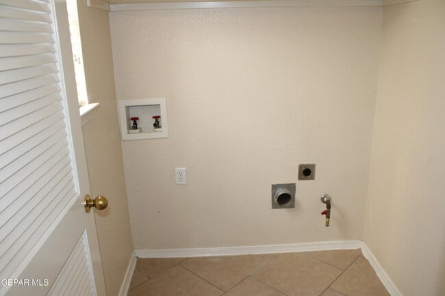 Building Photo - 12101 Picasso Dr