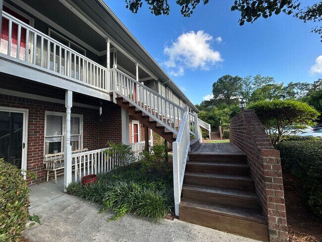 Building Photo - Charming 2BR Condo – Move-In Ready!