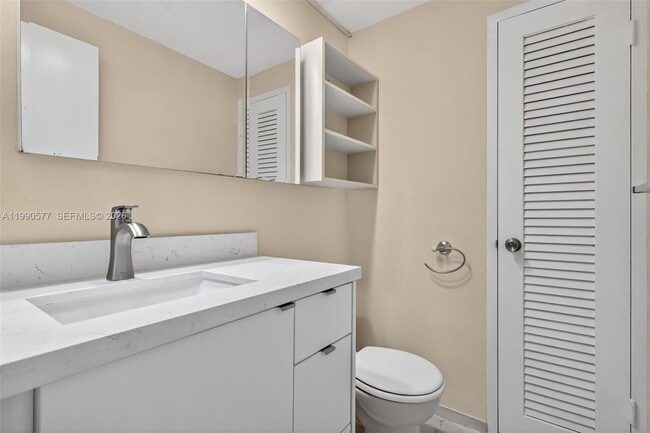 Building Photo - 3111 N Ocean Dr