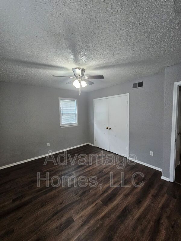 Building Photo - 711 N 70th St