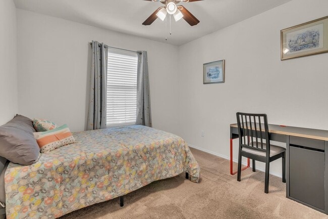 Building Photo - 209 Wishbone Ln