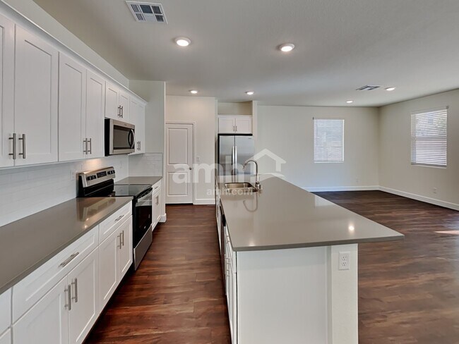Building Photo - 567 Lotus Land Avenue
