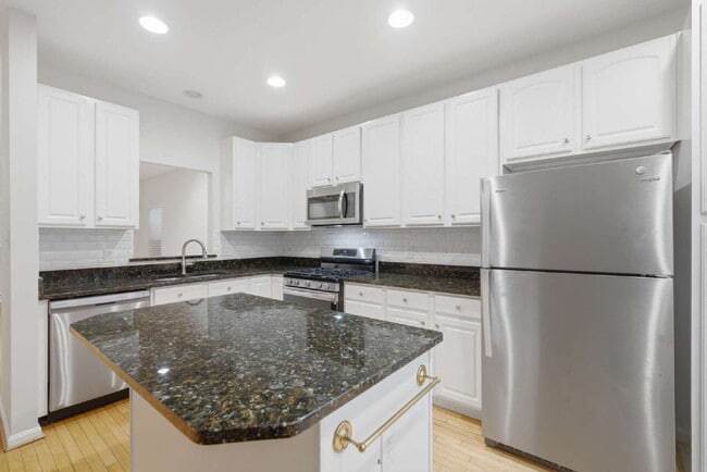Building Photo - Elegant End-Unit Townhome with Exceptional Community Amenities