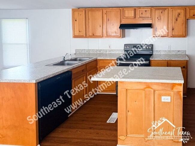 Building Photo - 545 Oak St