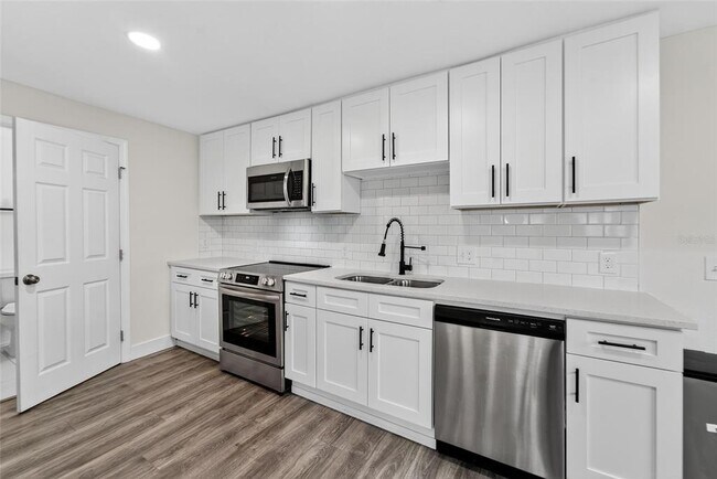 Building Photo - 2525 W Beach St