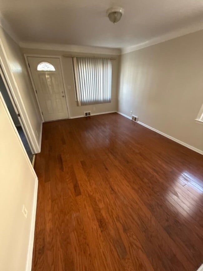 Building Photo - Come see your new home!