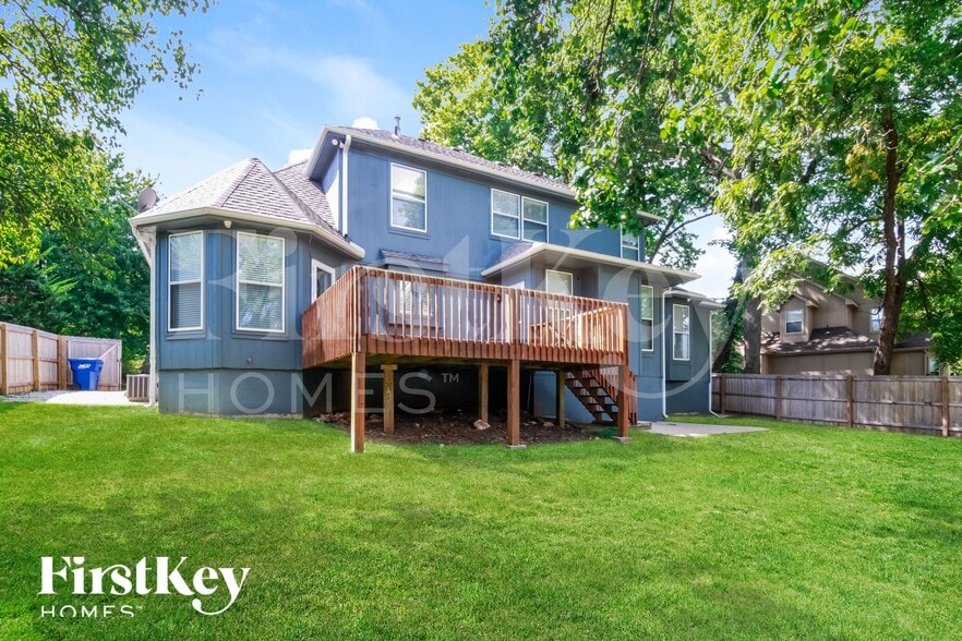 Building Photo - 15211 Maple St