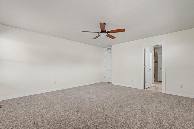 Building Photo - 2040 Kelly Dr