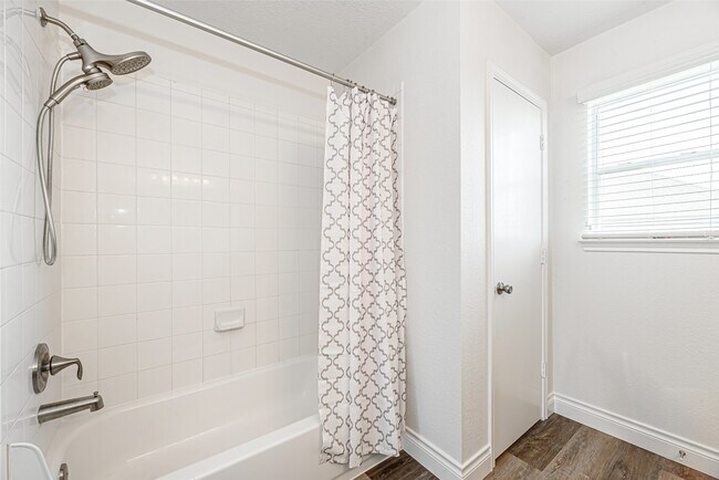 Building Photo - 2723 Piney Lake Ct