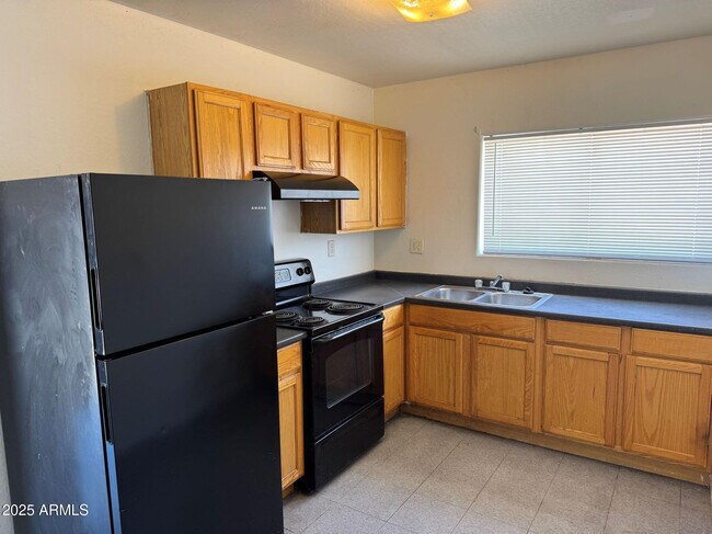 Primary Photo - 1224 E Apache St