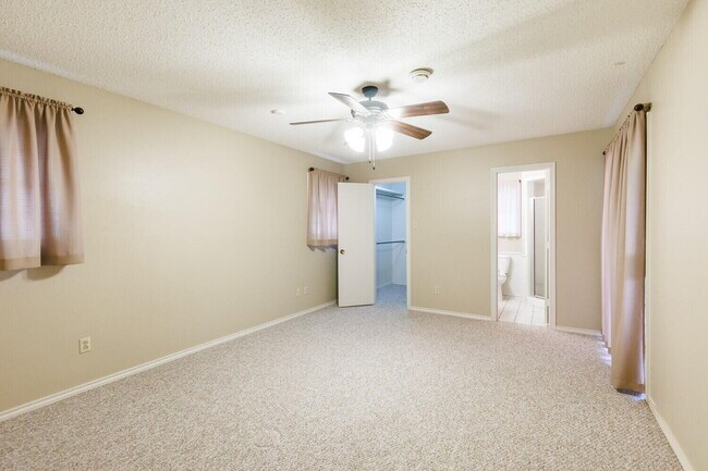 Building Photo - 3406 65th Dr
