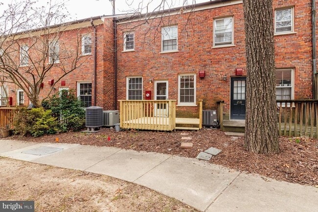 Building Photo - 1401 S Barton St