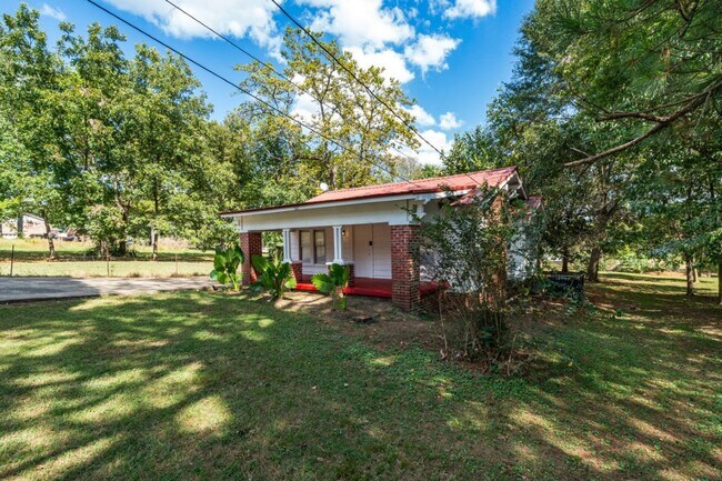 Building Photo - Move in Promo: $250 Off First Month's Rent!