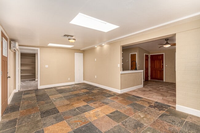 Building Photo - 350 E Kelso St