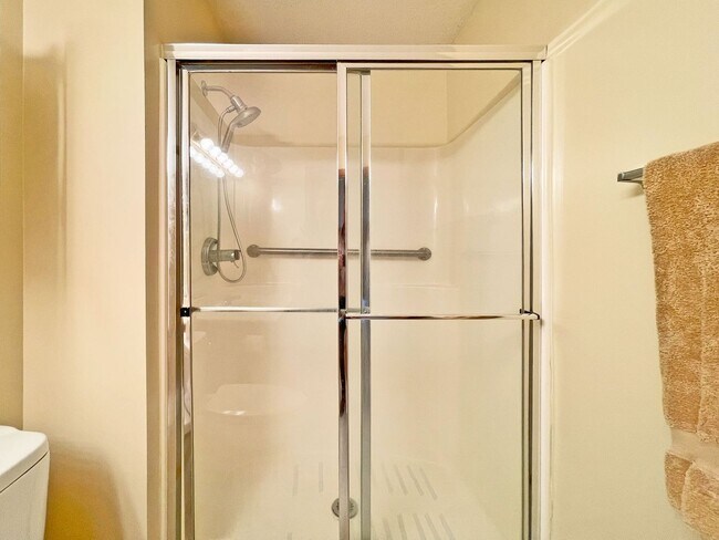 Building Photo - Luxury Maintenance-Free **One-Level Living...