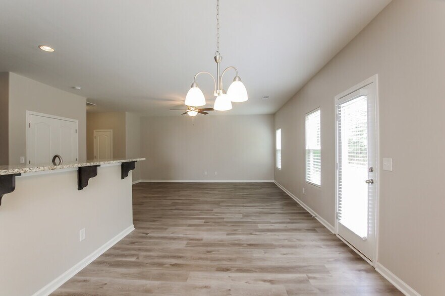 Building Photo - 2621 Meadow Crossing Dr