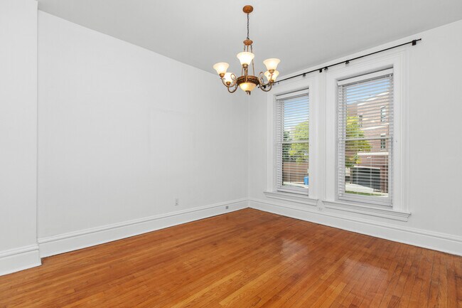 Building Photo - 1903 W Evergreen Ave