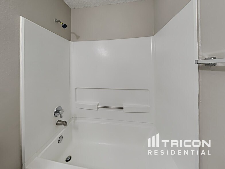 Building Photo - 6703 Beech Trail Dr