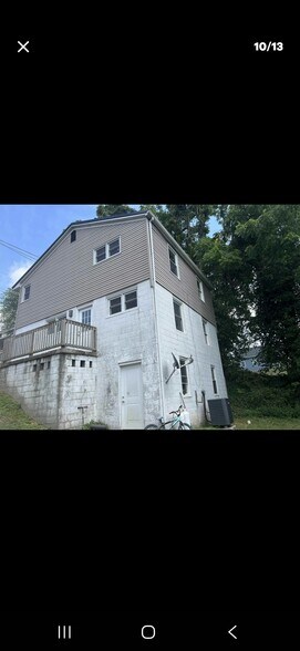 Building Photo - 346 Blackburn Ave
