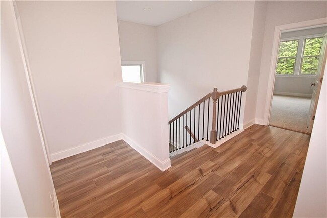 Building Photo - 329 Caledonia Ct
