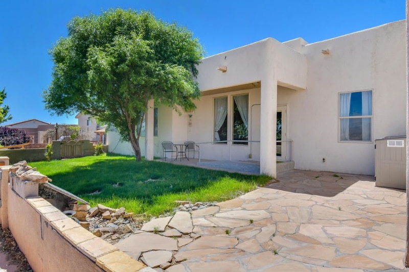 Building Photo - 832 Monterrey Rd NE