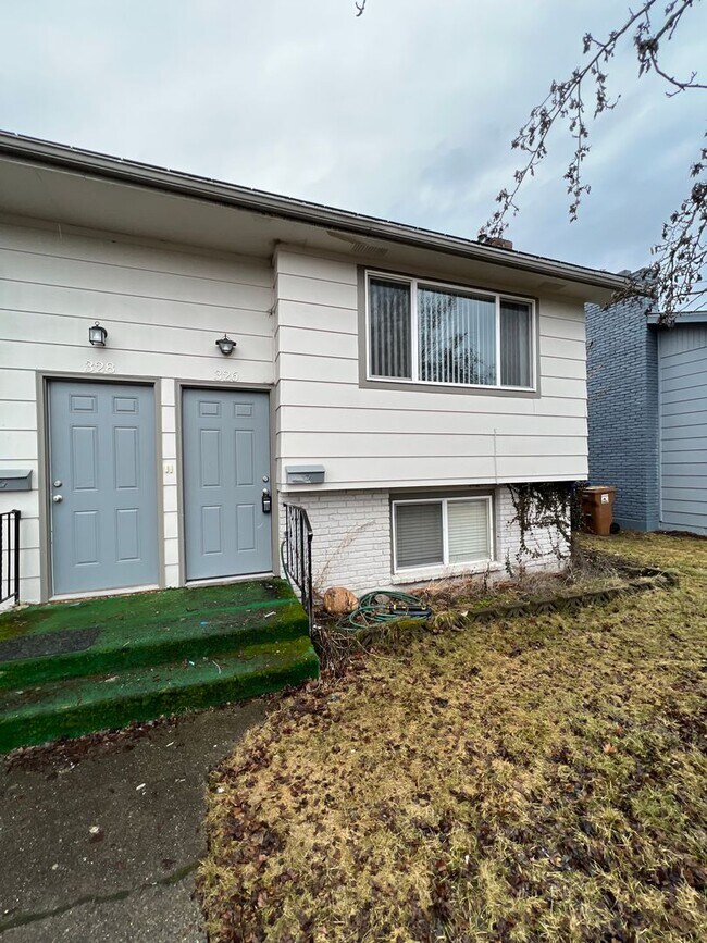 Building Photo - 328-328 E Wabash Ave