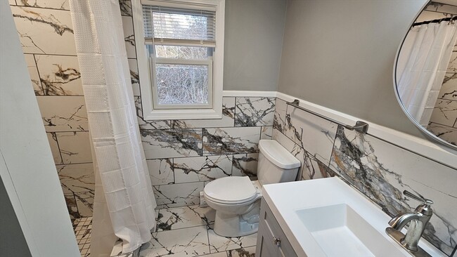 Building Photo - 825 Scenic Hwy