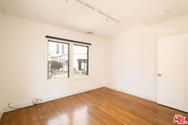 Building Photo - 813 N Orange Grove Ave