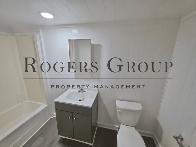 Building Photo - ***$500 Rent Credit Special*** - Homes for rent in Henderson NC - 471 Pettigrew Street - Schedule...