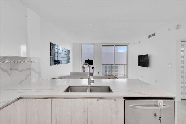 Building Photo - 253 NE 2nd St