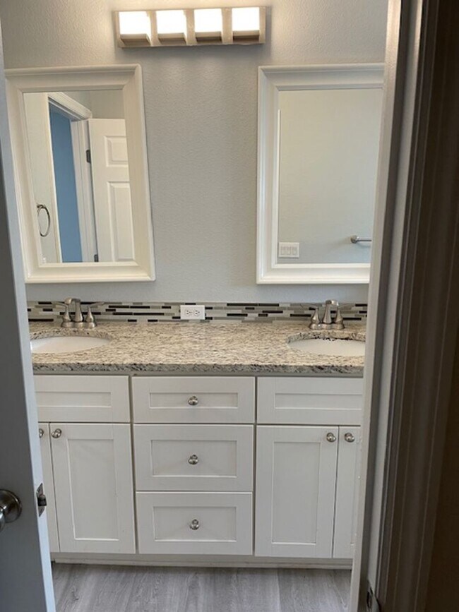 Building Photo - Kissimmee - Spacious 4/2, Pool Home