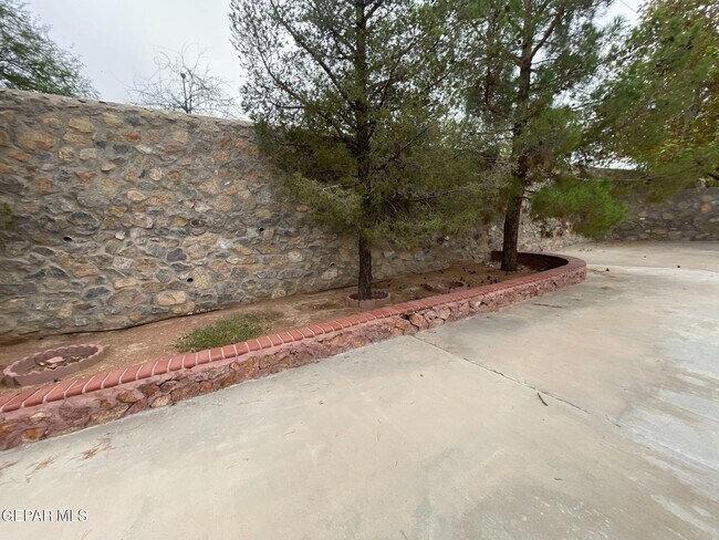 Building Photo - 6851 Rock Canyon Dr