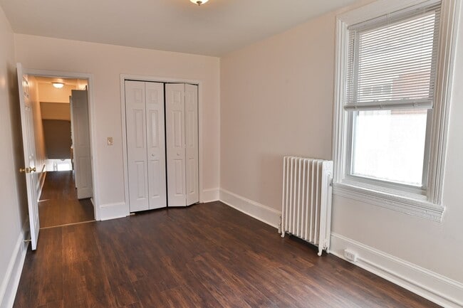 Building Photo - Charming 3 Bedroom on 2nd St