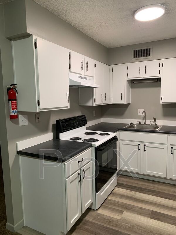 Building Photo - 2037 S River St