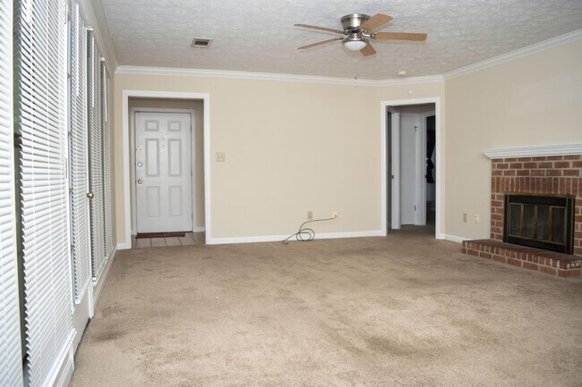 Building Photo - 1615 Woodmere Loop