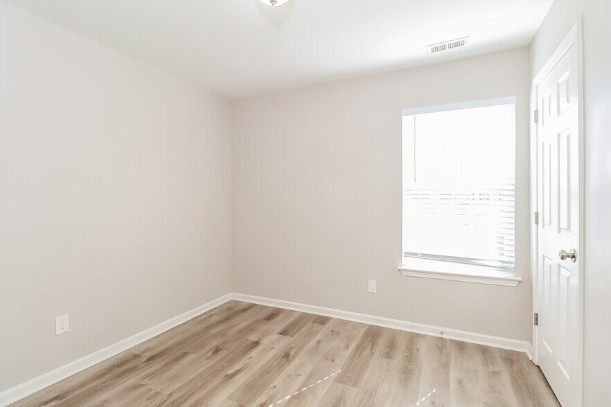 Building Photo - 1121 Vistalite Ln