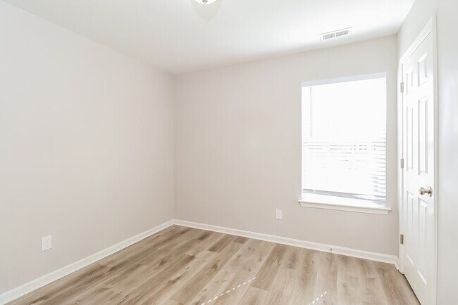 Building Photo - 1121 Vistalite Ln