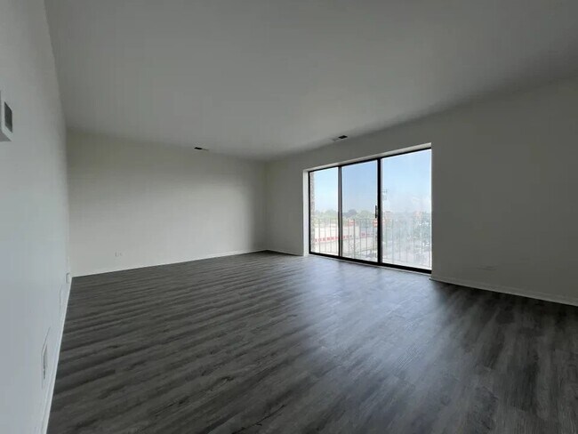 Building Photo - 2300 N Harlem Ave