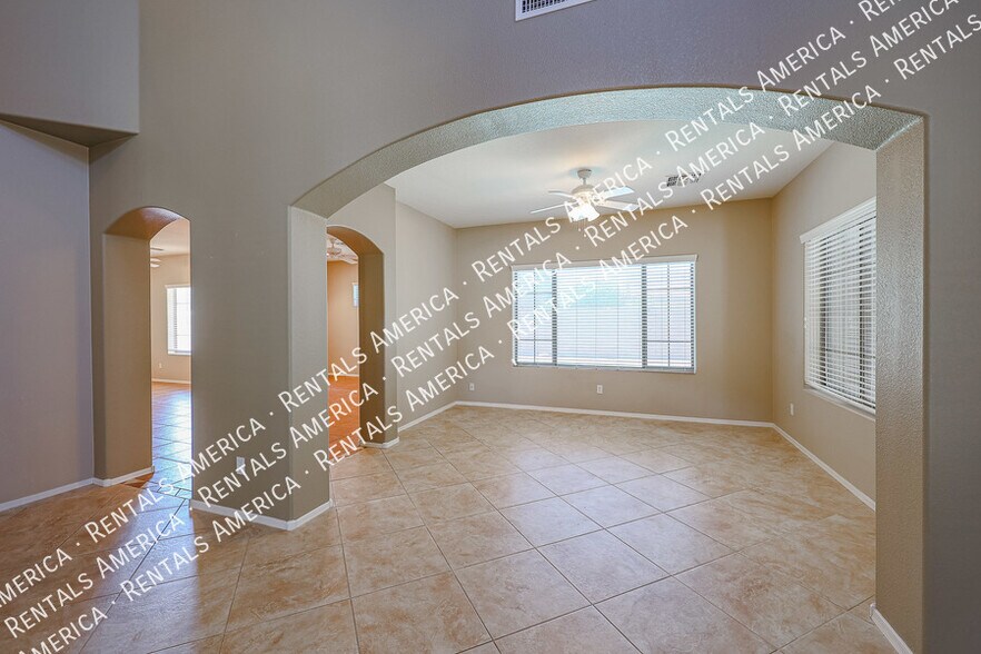Building Photo - 16021 W Custer Ln