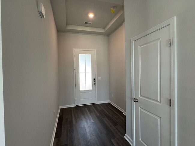 Building Photo - 811 Ireland Dr
