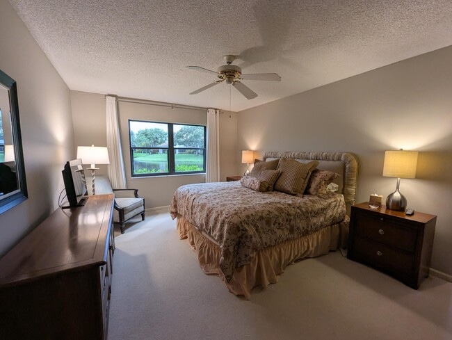 Building Photo - 16941 Waterbend Dr