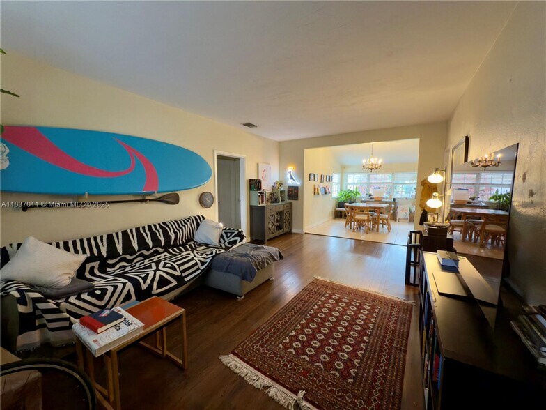 Building Photo - 16 Malaga Ave